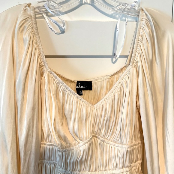 Lulu's Women Cream Satiny Milkmaid Off the Shoulder Top in Size S - Picture 3 of 11